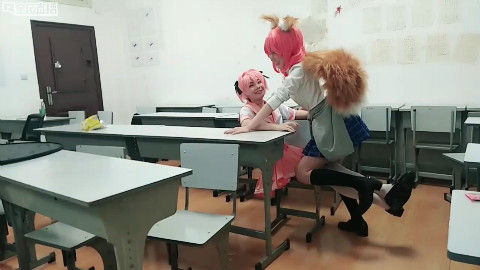 【轩墨宝宝】拍摄现场遭御姐课桌壁咚,观众直言放开墨宝,让我来!